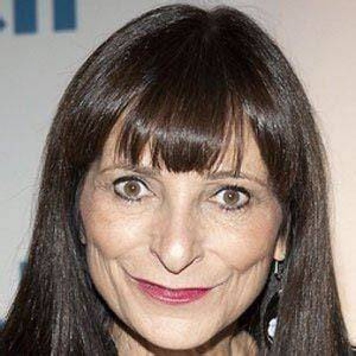 Jeanne Beker (Journalist) - Age, Birthday, Bio, Facts, Family, Net Worth, Height & More