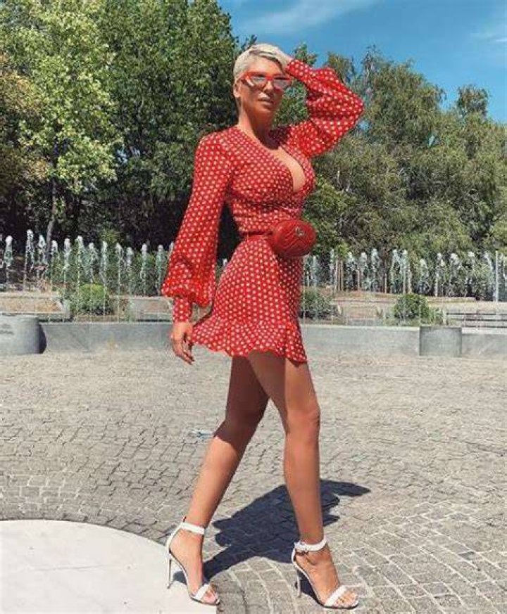 Jelena Karleusa (Pop Singer) - Age, Birthday, Bio, Facts, Family, Net Worth, Height & More
