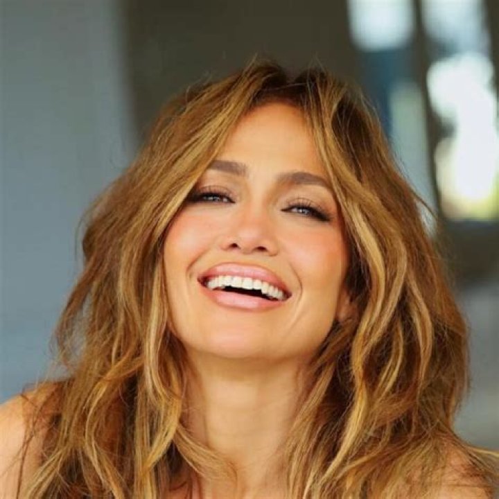 ¿Jennifer López tiene hermanos? – Celebrity.fm