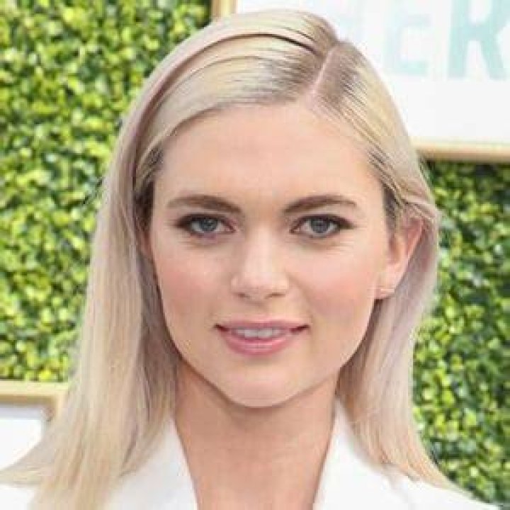 Jenny Boyd (TV Actress) - Age, Birthday, Bio, Facts, Family, Net Worth, Height & More