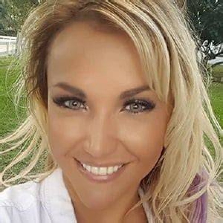 Jenny Scordamaglia (TV Show Host) - Age, Birthday, Bio, Facts, Family, Net Worth, Height & More