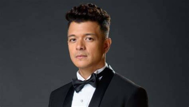 Jericho Rosales (TV Actor) - Age, Birthday, Bio, Facts, Family, Net Worth, Height & More