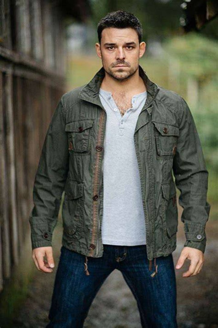 Jesse Hutch (TV Actor) - Age, Birthday, Bio, Facts, Family, Net Worth, Height & More