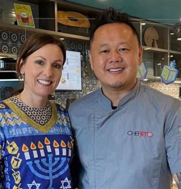 Jet Tila (Chef) - Age, Birthday, Bio, Facts, Family, Net Worth, Height & More