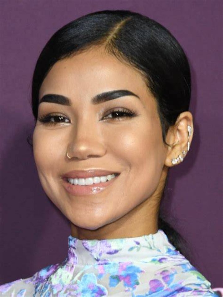 Jhené Aiko (R&B Singer) - Age, Birthday, Bio, Facts, Family, Net Worth, Height & More