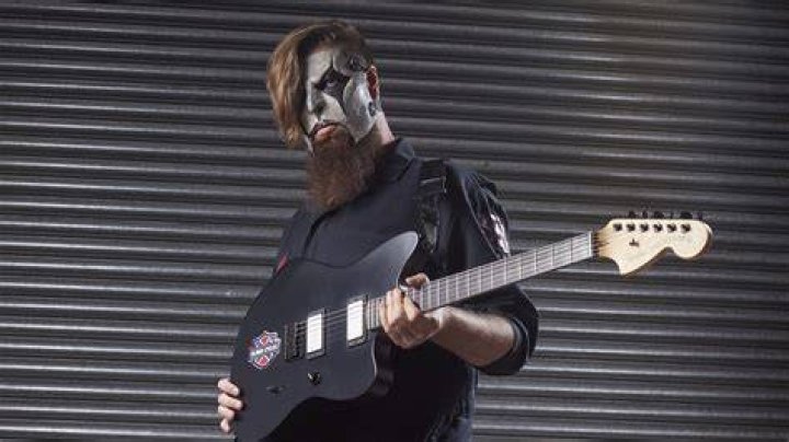 Jim Root (Guitarist) - Age, Birthday, Bio, Facts, Family, Net Worth, Height & More