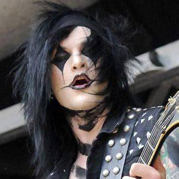 Jinxx (Guitarist) - Age, Birthday, Bio, Facts, Family, Net Worth, Height & More