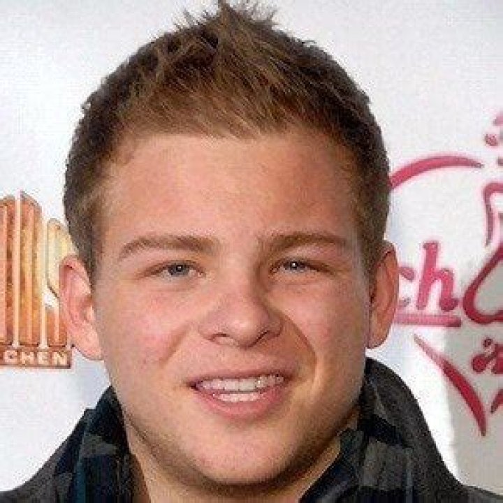 Jonathan Lipnicki (Movie Actor) - Age, Birthday, Bio, Facts, Family, Net Worth, Height & More