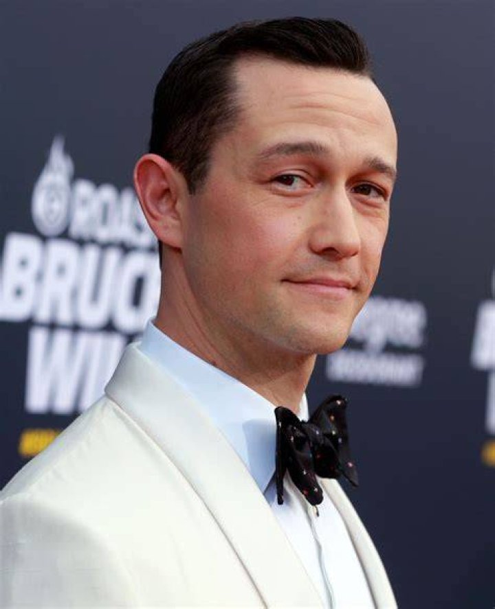 Joseph Gordon-Levitt (Movie Actor) - Age, Birthday, Bio, Facts, Family, Net Worth, Height & More