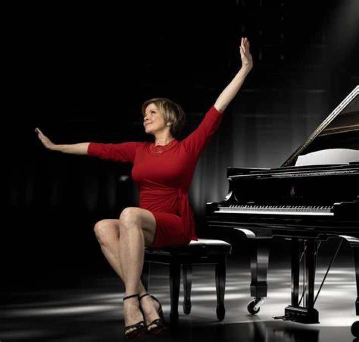 Karrin Allyson (Jazz Singer) - Age, Birthday, Bio, Facts, Family, Net Worth, Height & More