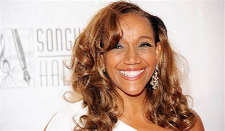 Kathy Sledge (R&B Singer) - Age, Birthday, Bio, Facts, Family, Net Worth, Height & More