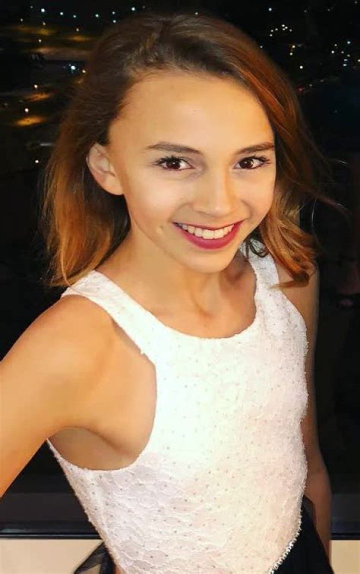 Kayla Davis (YouTube Star) - Age, Birthday, Bio, Facts, Family, Net Worth, Height & More