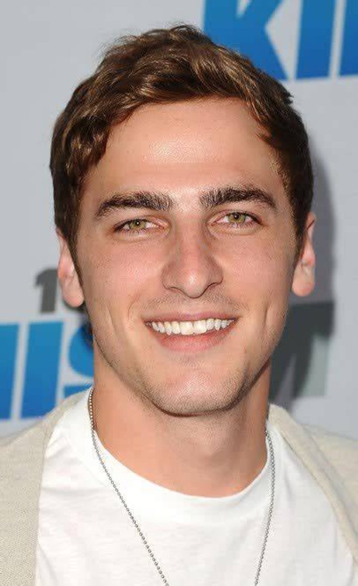 Kendall Schmidt (TV Actor) - Age, Birthday, Bio, Facts, Family, Net Worth, Height & More