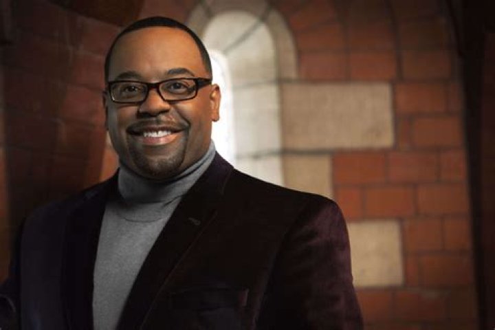Kurt Carr (Gospel Singer) - Age, Birthday, Bio, Facts, Family, Net Worth, Height & More