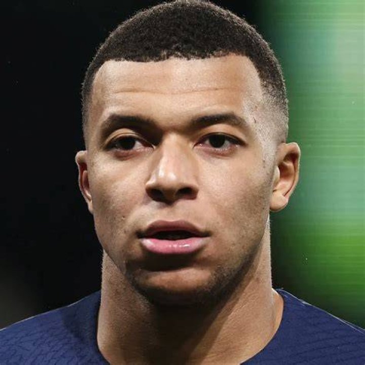 Kylian Mbappé (Futbolista) - Edad, cumpleaños, biografía, hechos, familia, patrimonio neto, altura y más