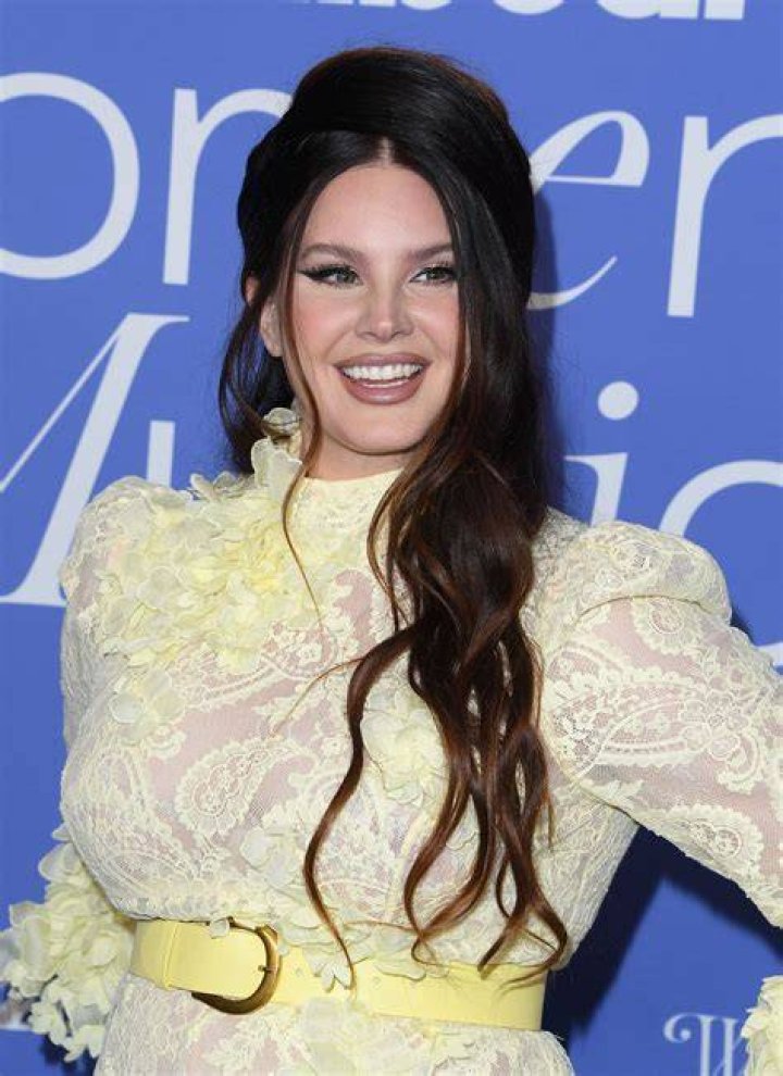 Lana Del Rey (Pop Singer) - Age, Birthday, Bio, Facts, Family, Net Worth, Height & More