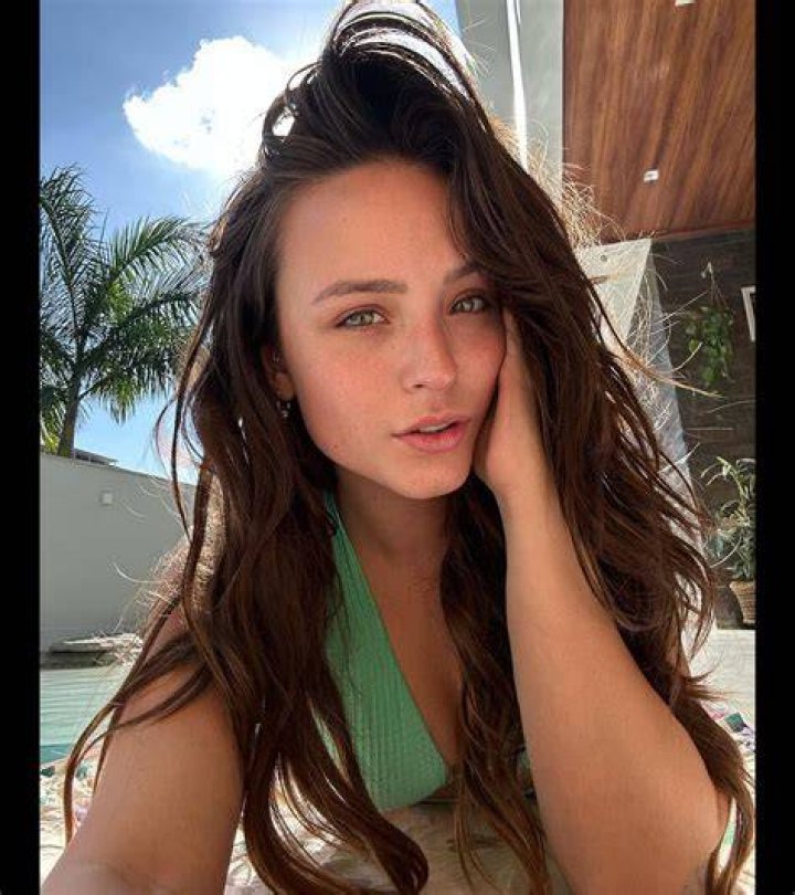 Larissa Manoela (TV Actress) - Age, Birthday, Bio, Facts, Family, Net Worth, Height & More