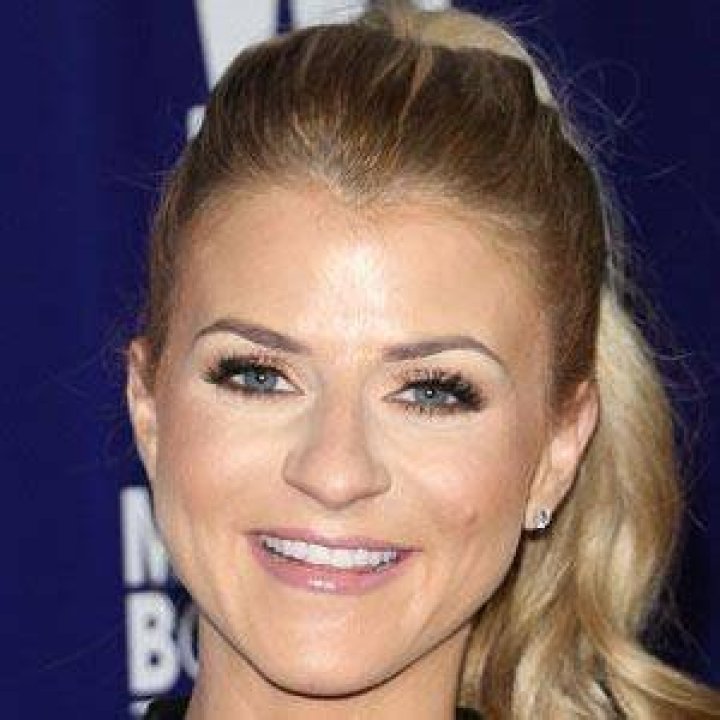 Lauren Pesce (Reality Star) - Age, Birthday, Bio, Facts, Family, Net Worth, Height & More