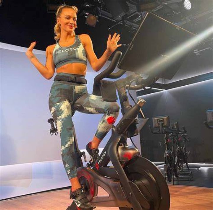 Leanne Hainsby (Fitness Instructor) - Age, Birthday, Bio, Facts, Family, Net Worth, Height & More