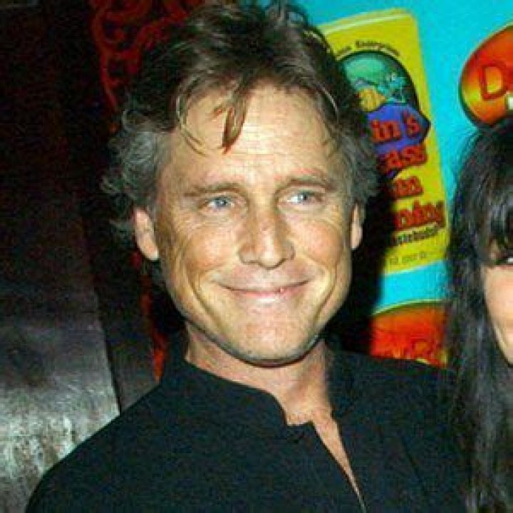 Leigh McCloskey (TV Actor) - Age, Birthday, Bio, Facts, Family, Net Worth, Height & More