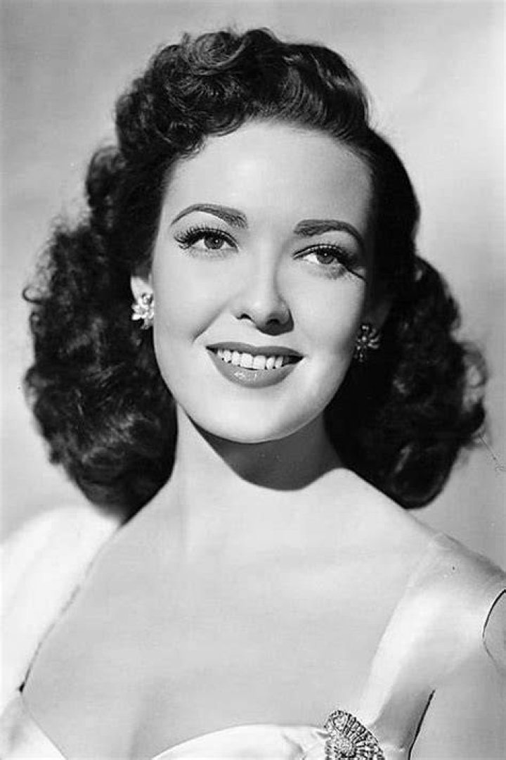 Linda Darnell (Movie Actress) - Age, Birthday, Bio, Facts, Family, Net Worth, Height & More