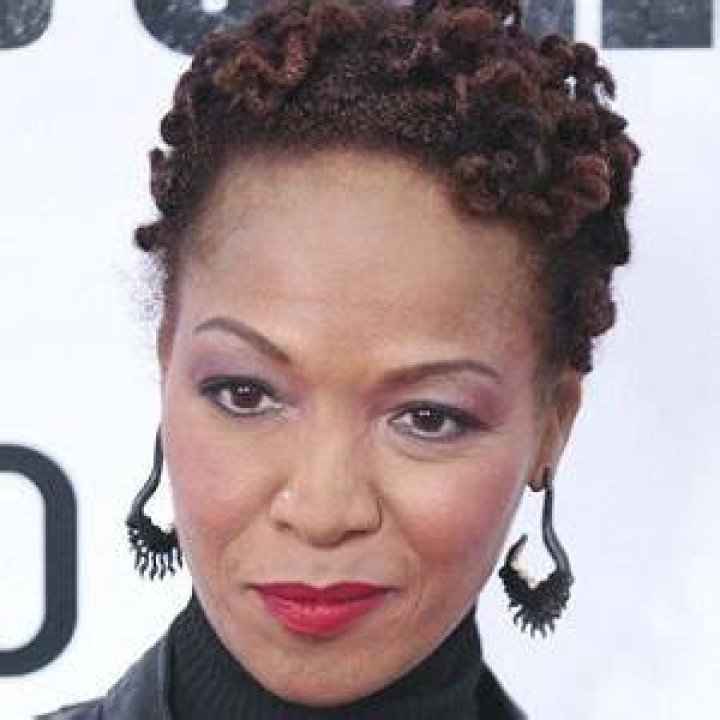 Lisa Simone Kelly (Jazz Singer) - Age, Birthday, Bio, Facts, Family, Net Worth, Height & More