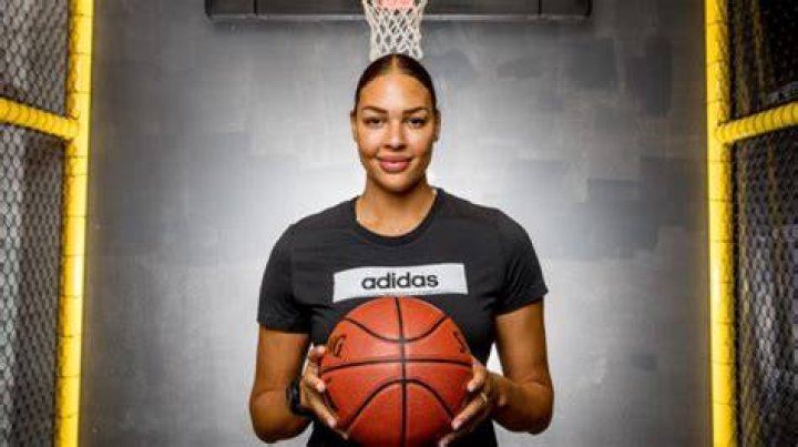 Liz Cambage (Basketball Player) - Age, Birthday, Bio, Facts, Family, Net Worth, Height & More