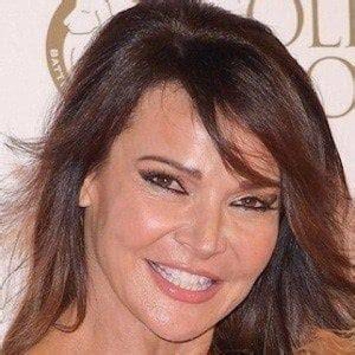 Lizzie Cundy (TV Show Host) - Age, Birthday, Bio, Facts, Family, Net Worth, Height & More