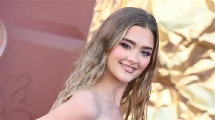 Lizzy Greene (TV-Schauspielerin) - Alter, Geburtstag, Bio, Fakten, Familie, Vermögen, Größe & mehr