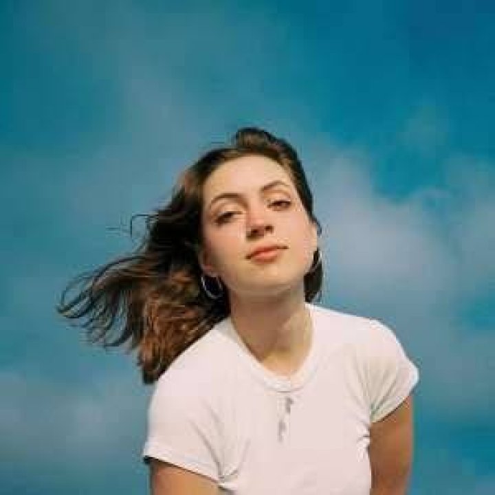 Lizzy McAlpine (Pop Singer) - Age, Birthday, Bio, Facts, Family, Net Worth, Height & More