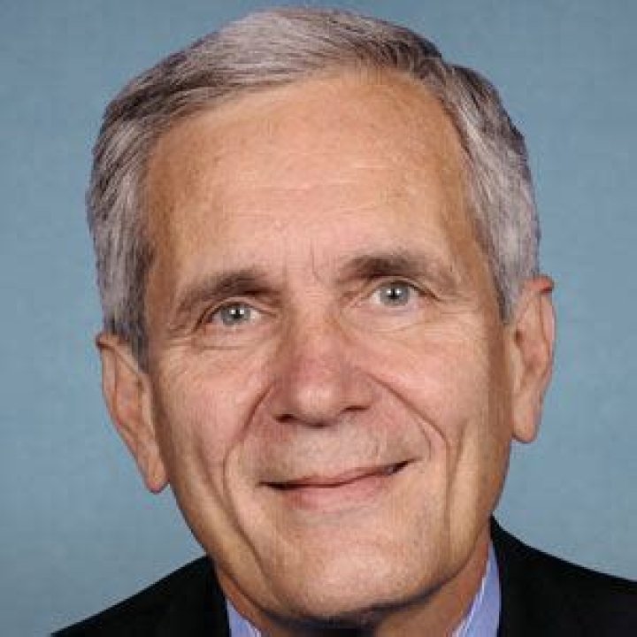 Lloyd Doggett (Politician) - Age, Birthday, Bio, Facts, Family, Net Worth, Height & More