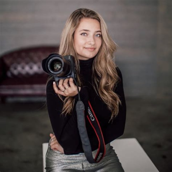 Logan Rae Hill (Photographer) - Age, Birthday, Bio, Facts, Family, Net Worth, Height & More