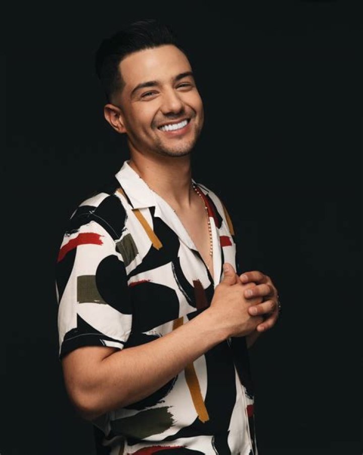 Luis Coronel (Cantante de Música Mundial) - Edad, cumpleaños, biografía, hechos, familia, patrimonio neto, altura y más