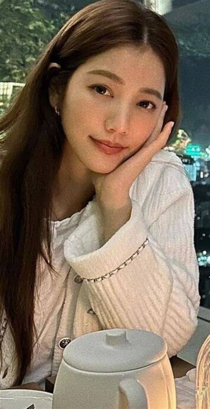 Lure Hsu (Instagram Star) - Age, Birthday, Bio, Facts, Family, Net Worth, Height & More