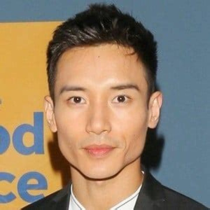Manny Jacinto (TV Actor) - Age, Birthday, Bio, Facts, Family, Net Worth, Height & More