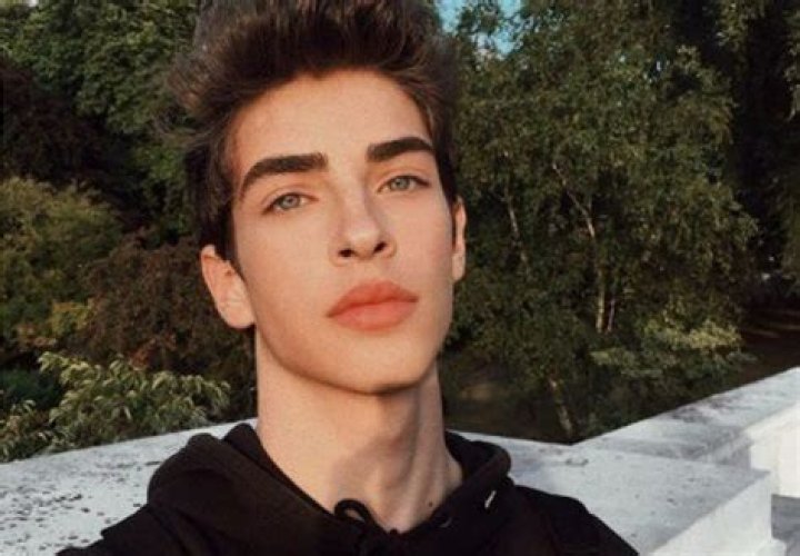 Manu Ríos (Instagram Star) - Age, Birthday, Bio, Facts, Family, Net Worth, Height & More