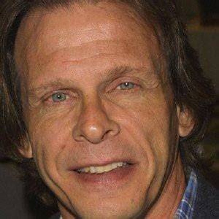 Marc Singer (TV Actor) - Age, Birthday, Bio, Facts, Family, Net Worth, Height & More