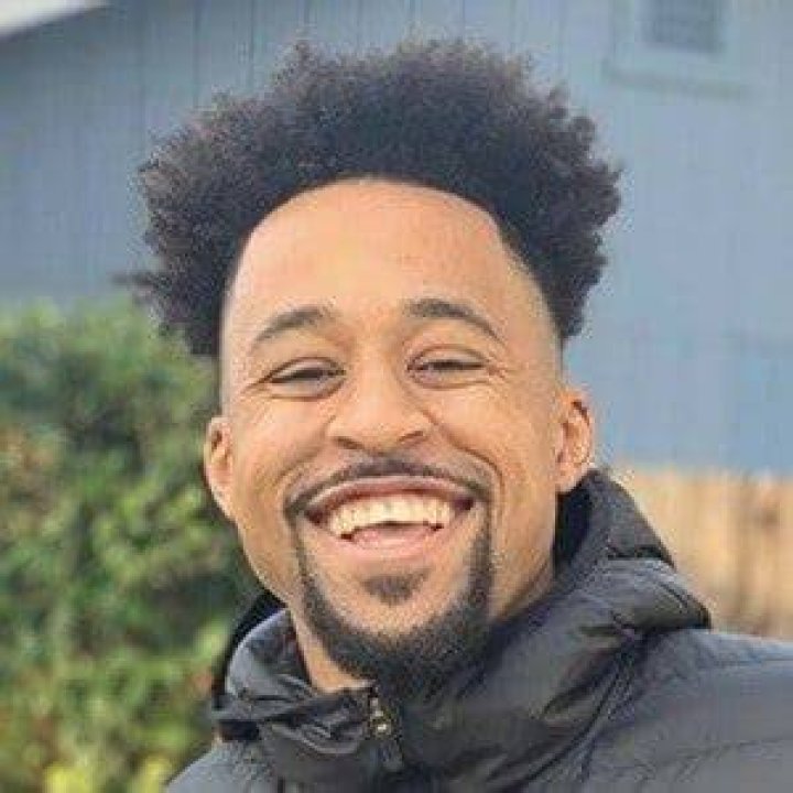 Marcelas Howard (YouTube Star) - Age, Birthday, Bio, Facts, Family, Net Worth, Height & More
