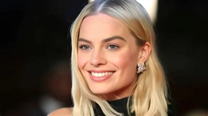 Margot Robbie (Movie Actress) - Age, Birthday, Bio, Facts, Family, Net Worth, Height & More