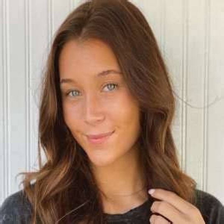 Marissa Layne Mowry (Instagram Star) - Age, Birthday, Bio, Facts, Family, Net Worth, Height & More