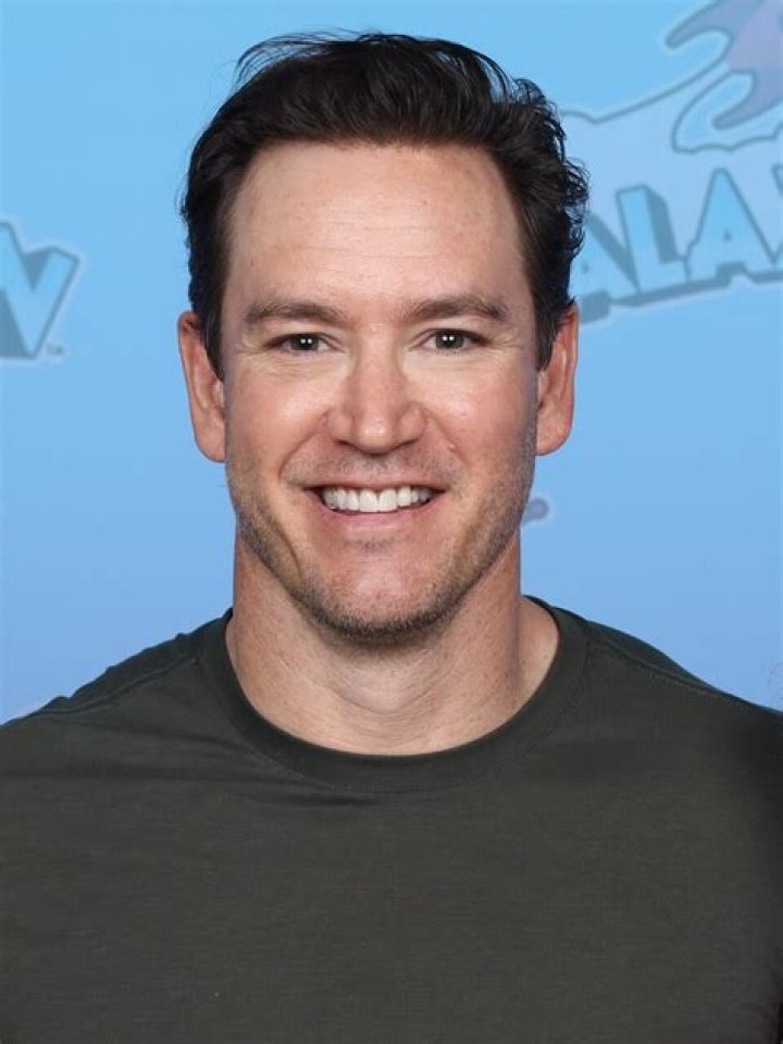 Mark Paul Gosselaar (TV Actor) - Age, Birthday, Bio, Facts, Family, Net Worth, Height & More