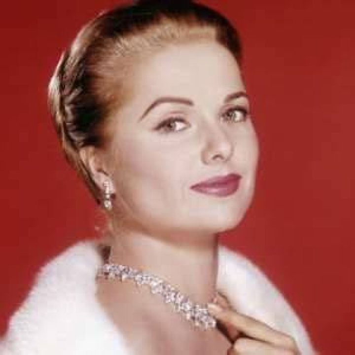 Martha Hyer (Movie Actress) - Age, Birthday, Bio, Facts, Family, Net Worth, Height & More