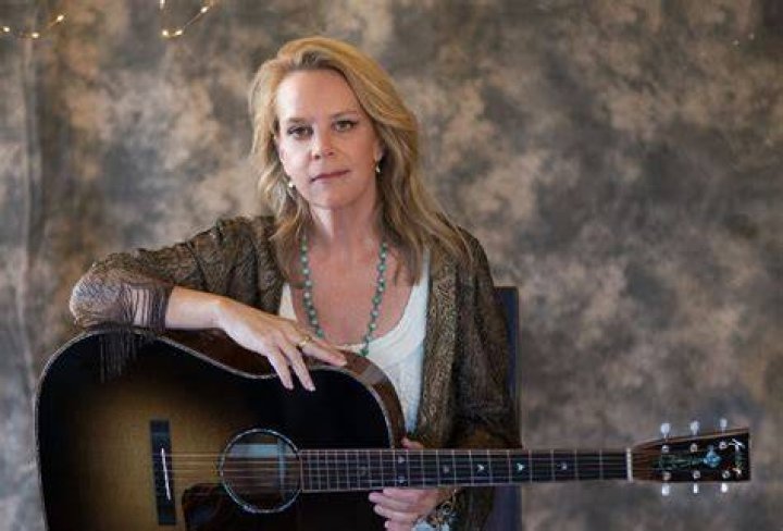 Mary Chapin Carpenter (Country Singer) - Age, Birthday, Bio, Facts, Family, Net Worth, Height & More