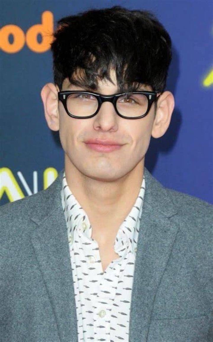 Matt Bennett (TV Actor) - Age, Birthday, Bio, Facts, Family, Net Worth, Height & More