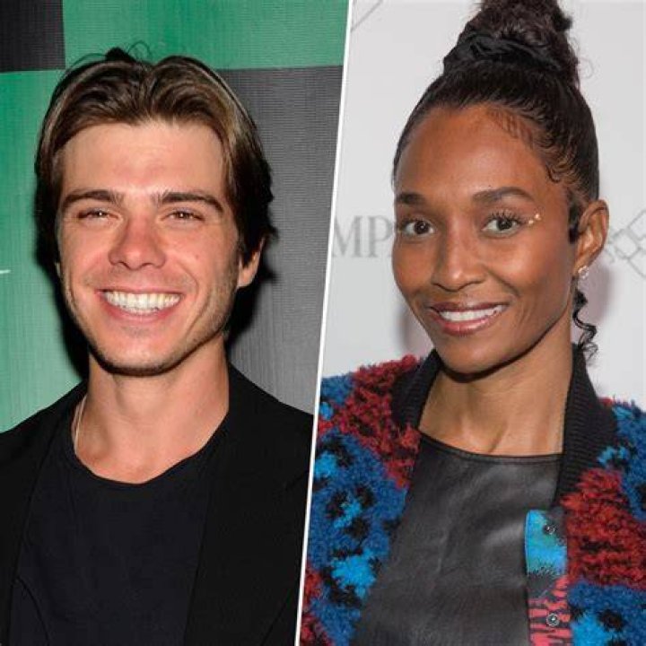 Matthew Lawrence (Movie Actor) - Age, Birthday, Bio, Facts, Family, Net Worth, Height & More