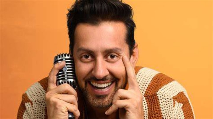 Max Amini (Comedian) - Age, Birthday, Bio, Facts, Family, Net Worth, Height & More