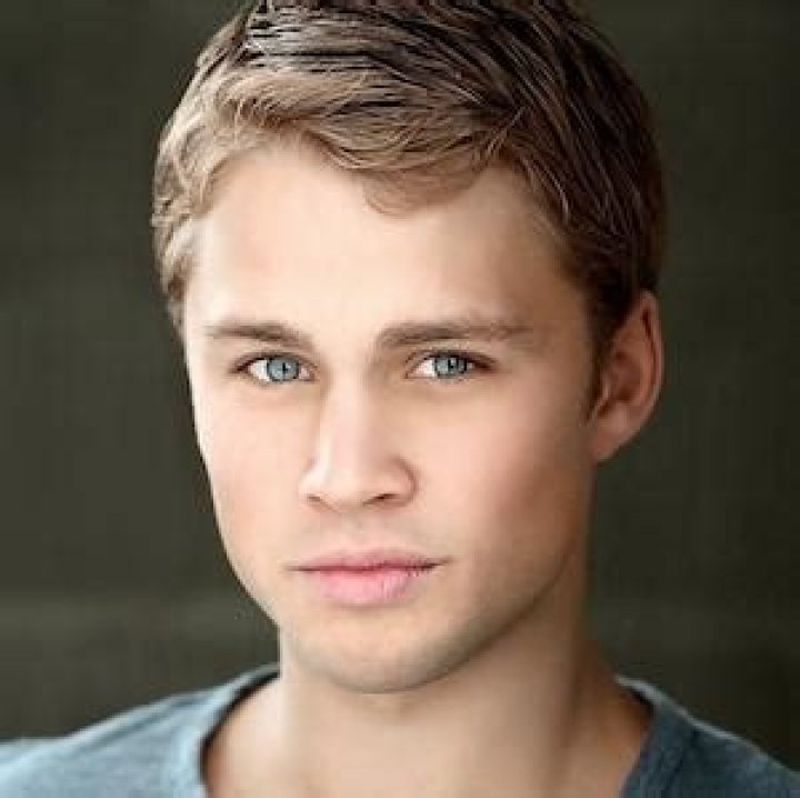 Max Lloyd-Jones (TV Actor) - Age, Birthday, Bio, Facts, Family, Net Worth, Height & More