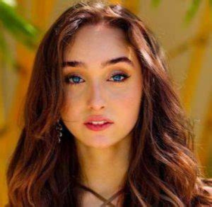 McKenzi Deal (TikTok Star) - Age, Birthday, Bio, Facts, Family, Net Worth, Height & More