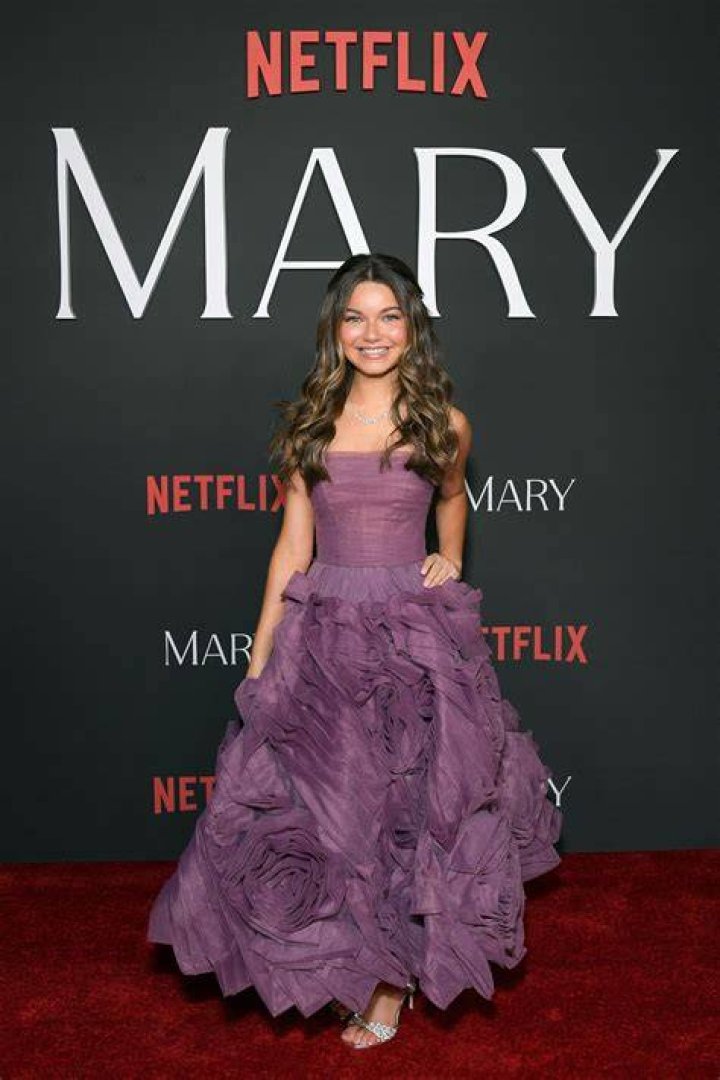 Mila Harris (Movie Actor) - Age, Birthday, Bio, Facts, Family, Net Worth, Height & More