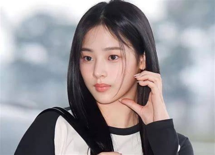 Minji (Pop Singer) - Age, Birthday, Bio, Facts, Family, Net Worth, Height & More